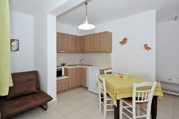 Tsakanos Apartments 0*