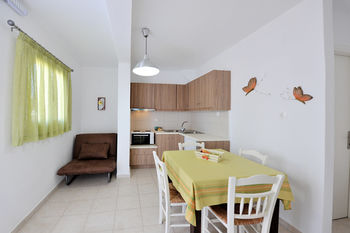 Tsakanos Apartments 0*