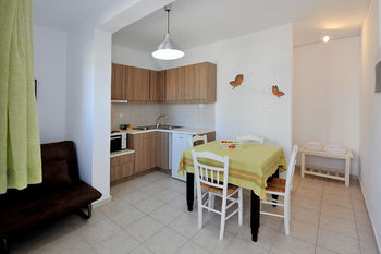 Tsakanos Apartments 0*