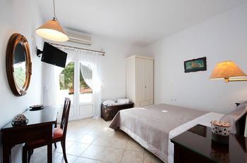 Tsakanos Apartments 0*