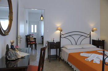 Tsakanos Apartments 0*