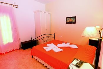 Tsakanos Apartments 0*