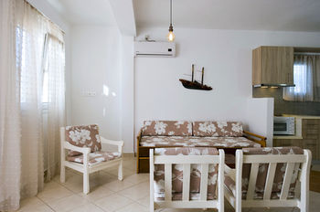 Tsakanos Apartments 0*