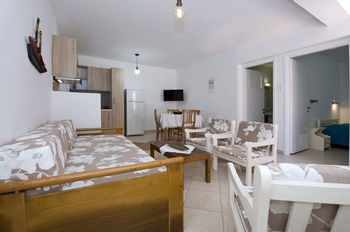 Tsakanos Apartments 0*
