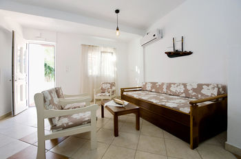 Tsakanos Apartments 0*