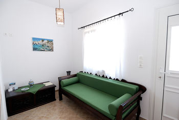 Tsakanos Apartments 0*