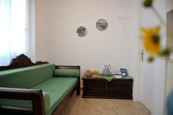 Tsakanos Apartments 0*