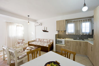 Tsakanos Apartments 0*