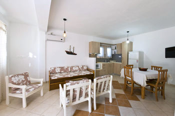 Tsakanos Apartments 0*