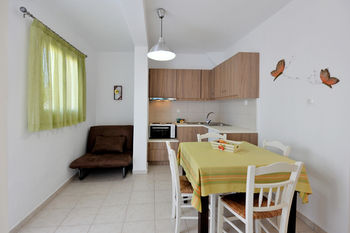 Tsakanos Apartments 0*