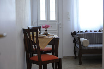 Tsakanos Apartments 0*