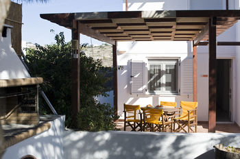 Tsakanos Apartments 0*