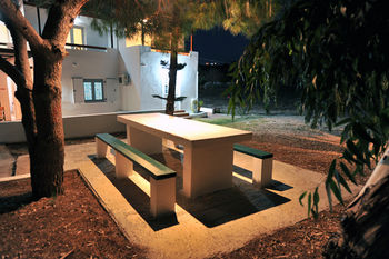 Tsakanos Apartments 0*