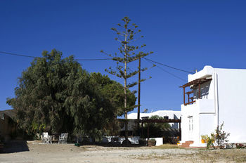 Tsakanos Apartments 0*