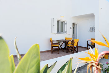 Tsakanos Apartments 0*