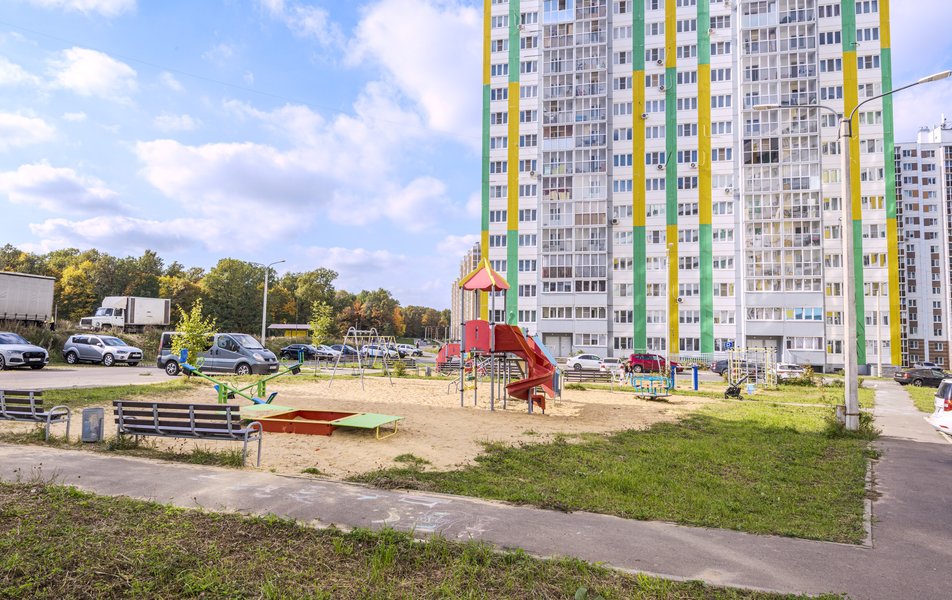 «RentAp» \/ «РентАп на Писателя Лаврентия Таллерова 12» апартаменты 3*