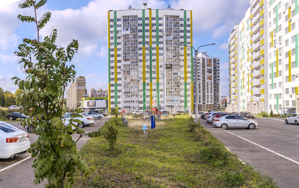 «RentAp» \/ «РентАп на Писателя Лаврентия Таллерова 12» апартаменты 3*