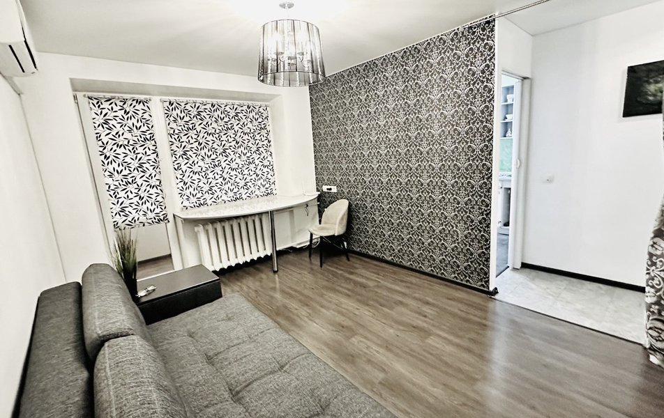 «ВипАренда на Чкалова 35» апартаменты 4*