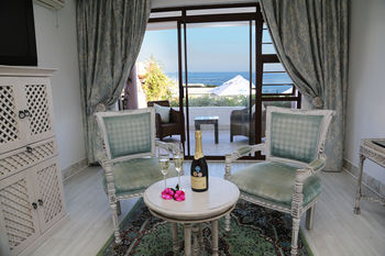 Misty Waves Boutique Hotel 4*