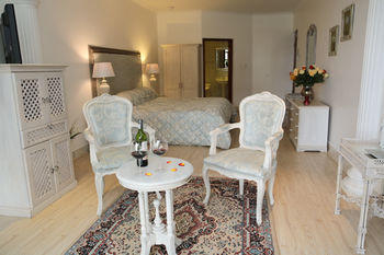 Misty Waves Boutique Hotel 4*