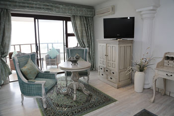 Misty Waves Boutique Hotel 4*