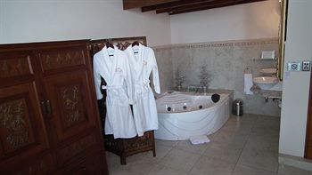 Misty Waves Boutique Hotel 4*