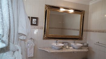 Misty Waves Boutique Hotel 4*