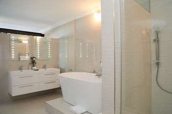 Misty Waves Boutique Hotel 4*
