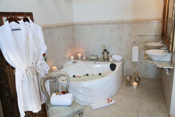 Misty Waves Boutique Hotel 4*