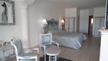 Misty Waves Boutique Hotel 4*