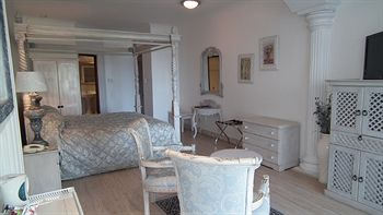 Misty Waves Boutique Hotel 4*