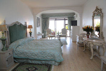 Misty Waves Boutique Hotel 4*