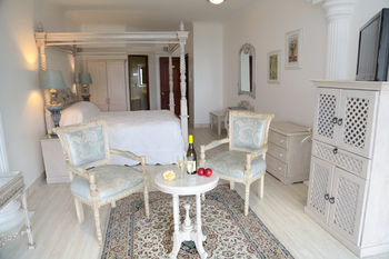 Misty Waves Boutique Hotel 4*