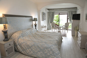 Misty Waves Boutique Hotel 4*