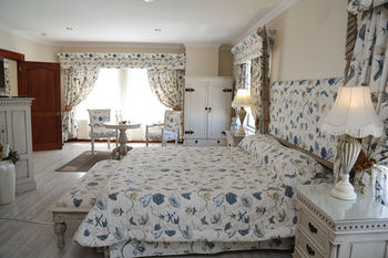 Misty Waves Boutique Hotel 4*