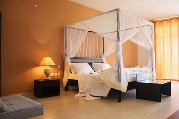 Azao Resort & Spa 4*