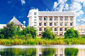 The Lake Hotel 3*