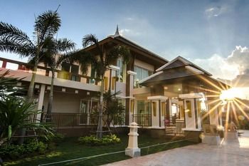 The Lake Hotel 3*