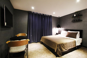17th Hotel 0*