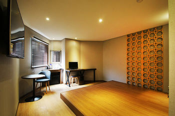 17th Hotel 0*