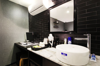 17th Hotel 0*