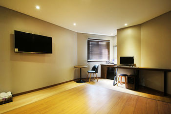 17th Hotel 0*
