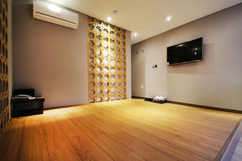 17th Hotel 0*