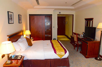 Crown Tower Hotel 2*
