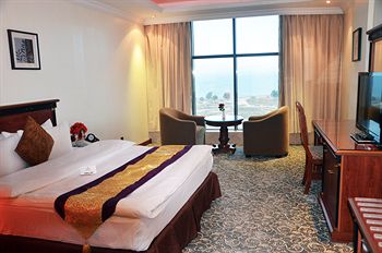 Crown Tower Hotel 2*