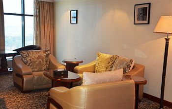 Crown Tower Hotel 2*