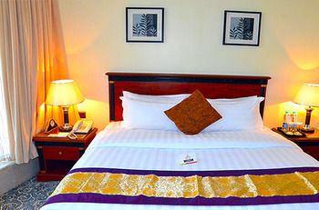Crown Tower Hotel 2*