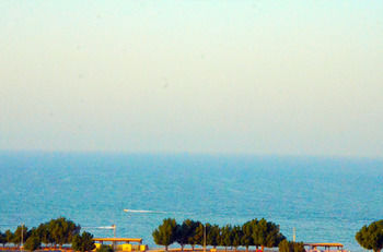 Crown Tower Hotel 2*
