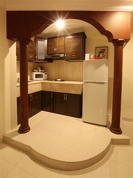 Crown Tower Hotel 2*