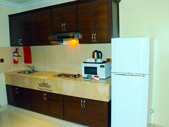 Crown Tower Hotel 2*